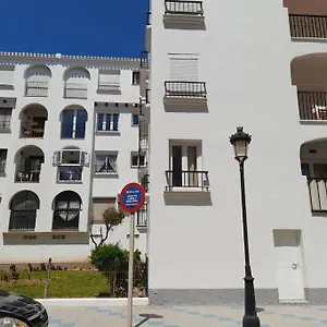 Bonito A 50 Metros De La Playa. Apartamento